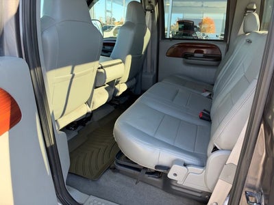 2006 Ford Super Duty F-350 DRW Lariat
