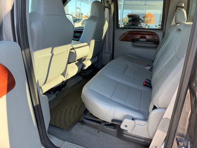 2006 Ford Super Duty F-350 DRW Lariat