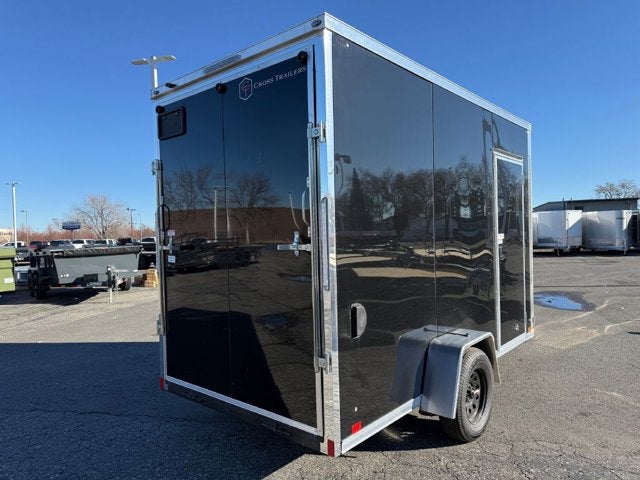 26 CROSS ENCLOSED CARGO Base