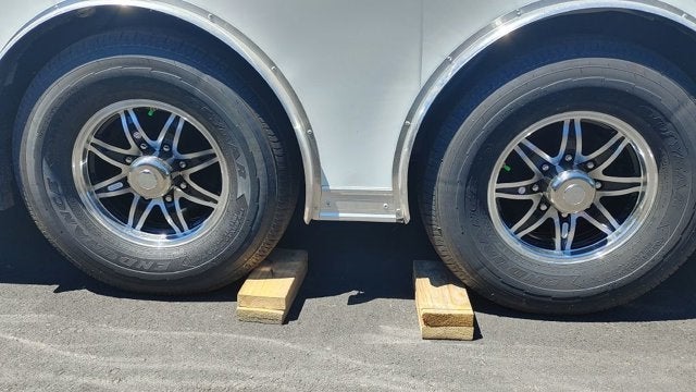 2022 UNITED TRAILERS ENCLOSED CAR HA Base